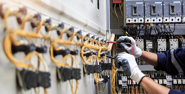 Professional Electrician technician working in Maroa, IL